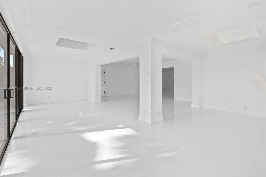 For Sale: $3,025,000 (4 beds, 3 baths, 2672 Square Feet)