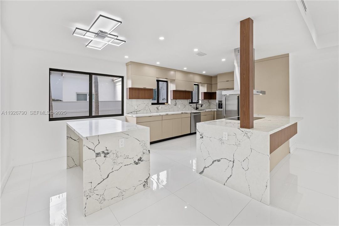 For Sale: $3,025,000 (4 beds, 3 baths, 2672 Square Feet)