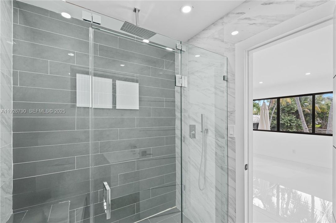 For Sale: $3,025,000 (4 beds, 3 baths, 2672 Square Feet)