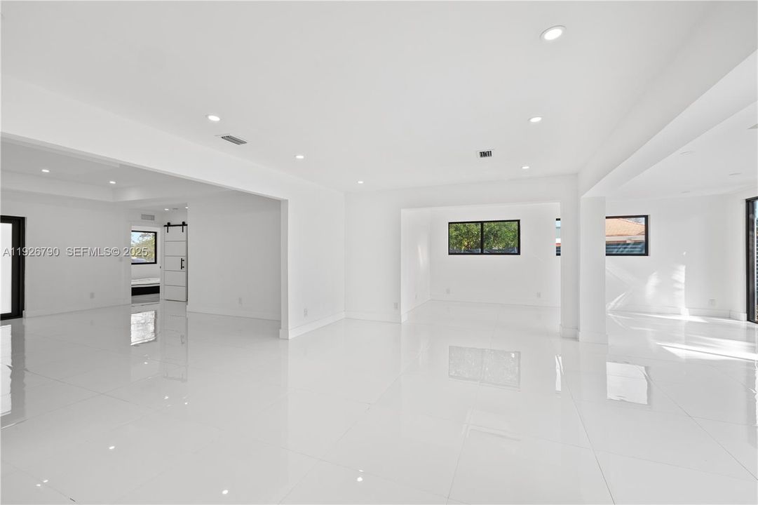 For Sale: $3,025,000 (4 beds, 3 baths, 2672 Square Feet)