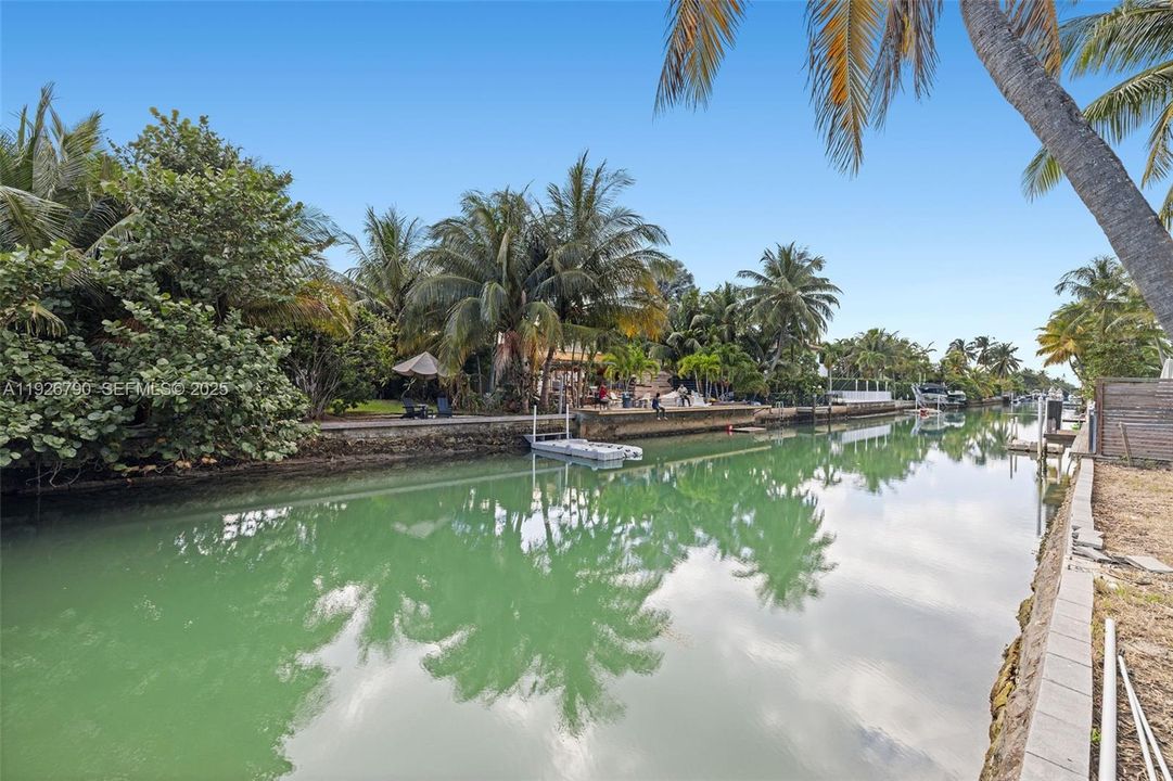 For Sale: $3,025,000 (4 beds, 3 baths, 2672 Square Feet)