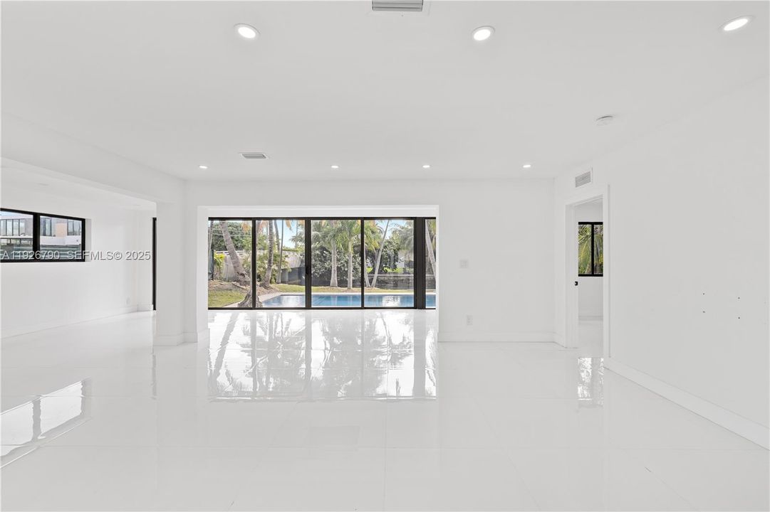 For Sale: $3,025,000 (4 beds, 3 baths, 2672 Square Feet)