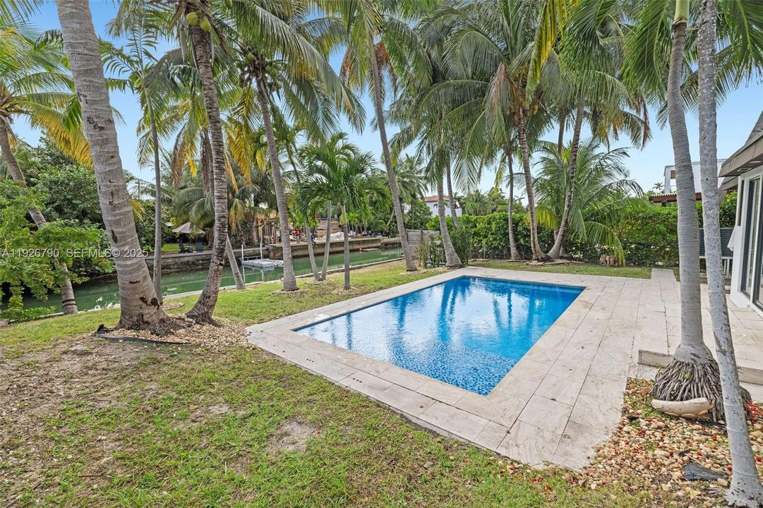 For Sale: $3,025,000 (4 beds, 3 baths, 2672 Square Feet)