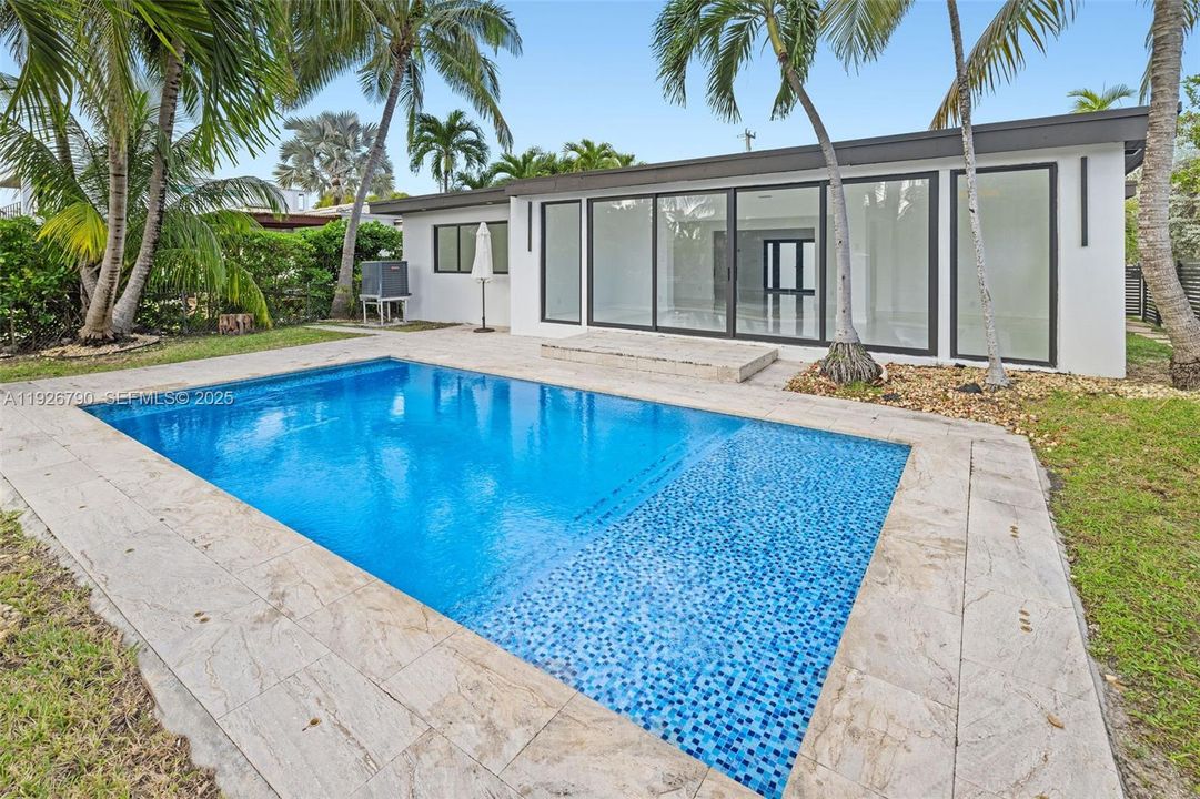 For Sale: $3,025,000 (4 beds, 3 baths, 2672 Square Feet)