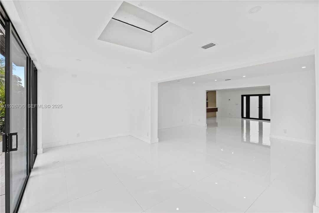 For Sale: $3,025,000 (4 beds, 3 baths, 2672 Square Feet)