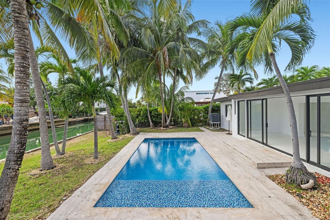 For Sale: $3,025,000 (4 beds, 3 baths, 2672 Square Feet)