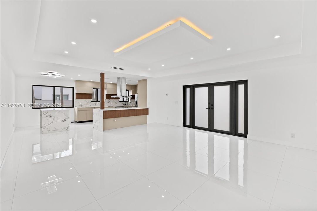 For Sale: $3,025,000 (4 beds, 3 baths, 2672 Square Feet)