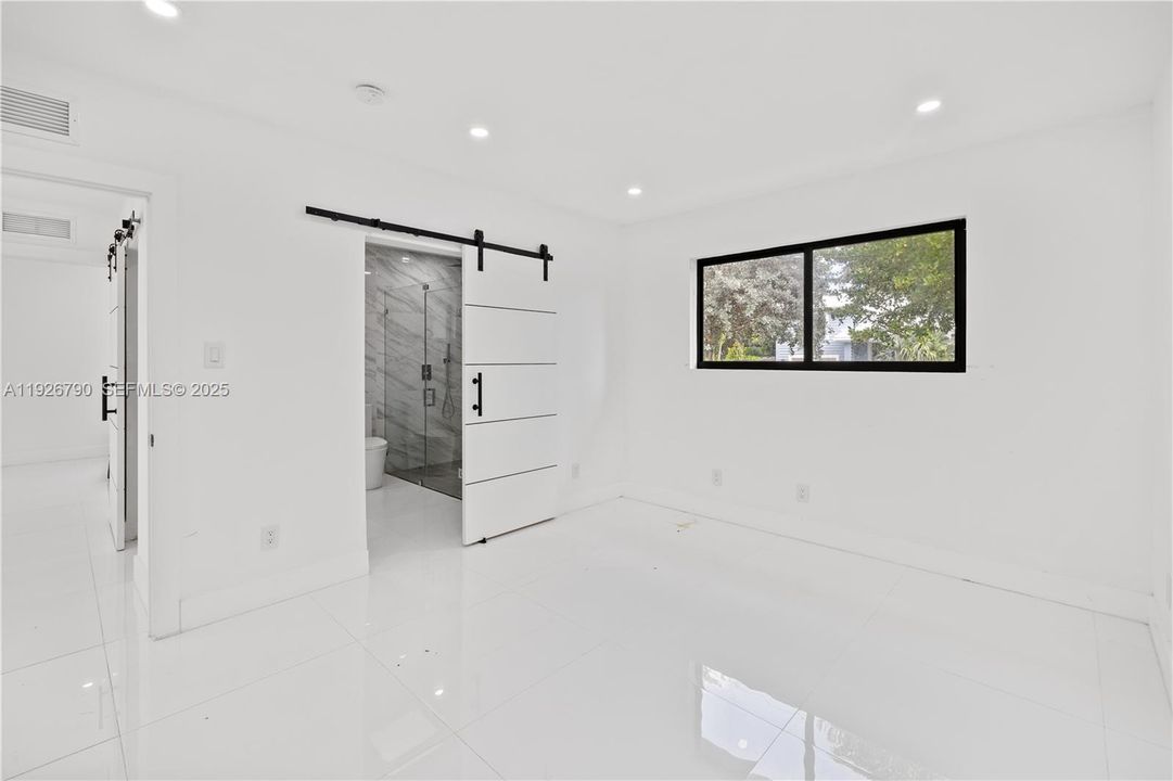 For Sale: $3,025,000 (4 beds, 3 baths, 2672 Square Feet)