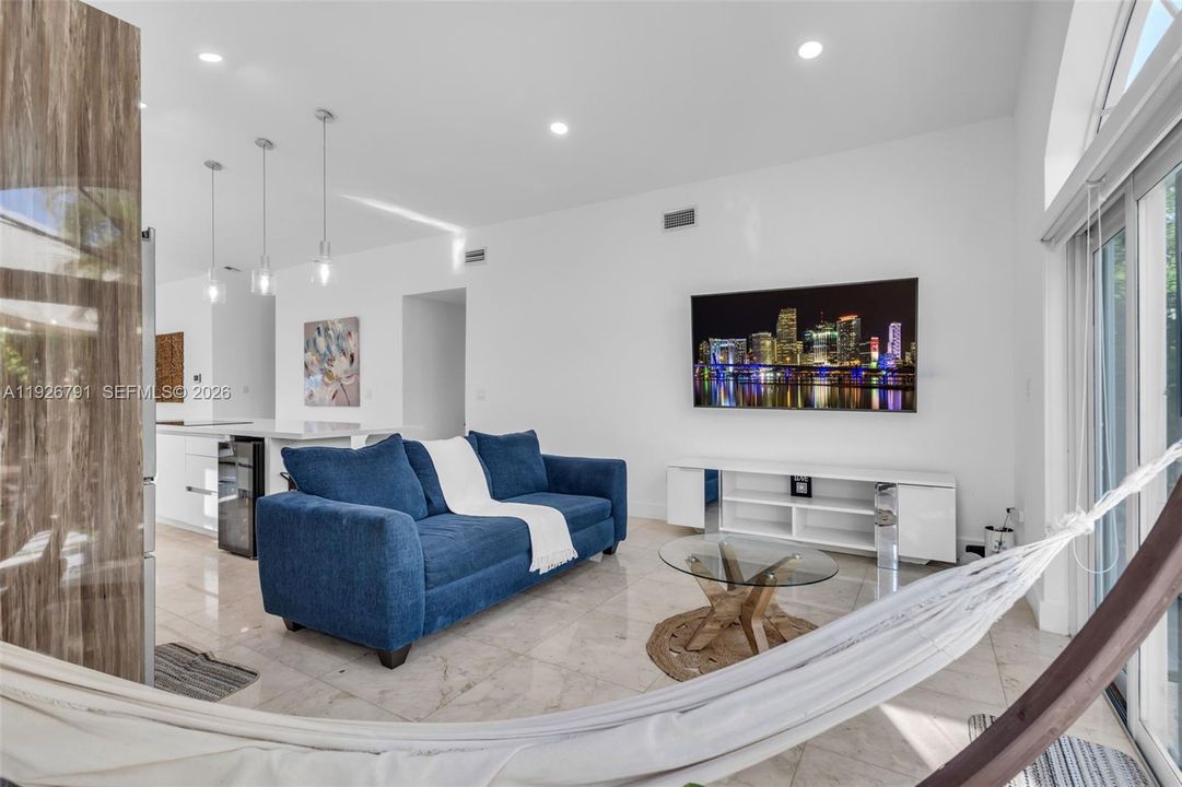 出租: $5,500 (3 贝兹, 2 浴室, 1766 平方英尺)