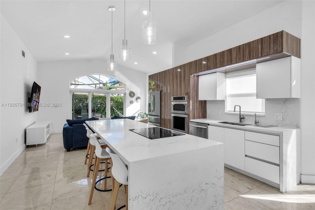 出租: $5,500 (3 贝兹, 2 浴室, 1766 平方英尺)