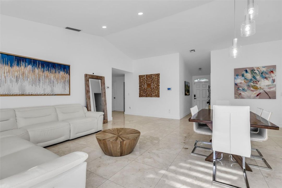 出租: $5,500 (3 贝兹, 2 浴室, 1766 平方英尺)