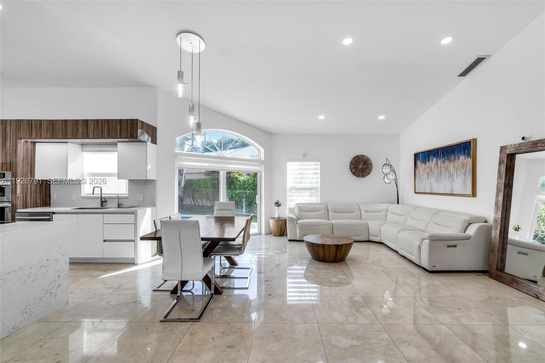 出租: $5,500 (3 贝兹, 2 浴室, 1766 平方英尺)