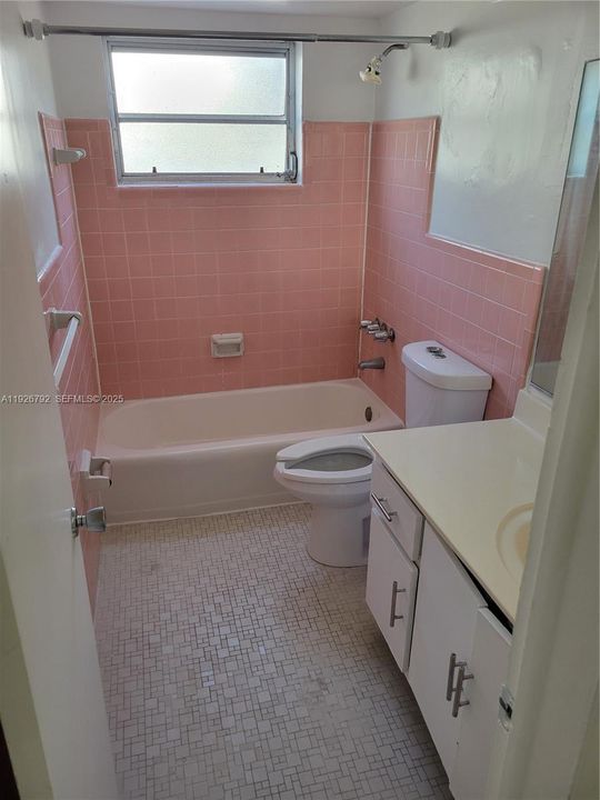 For Rent: $1,500 (1 beds, 1 baths, 740 Square Feet)