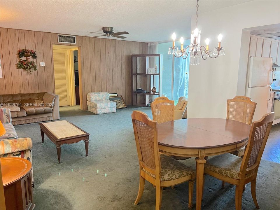 待售: $118,000 (1 贝兹, 1 浴室, 823 平方英尺)