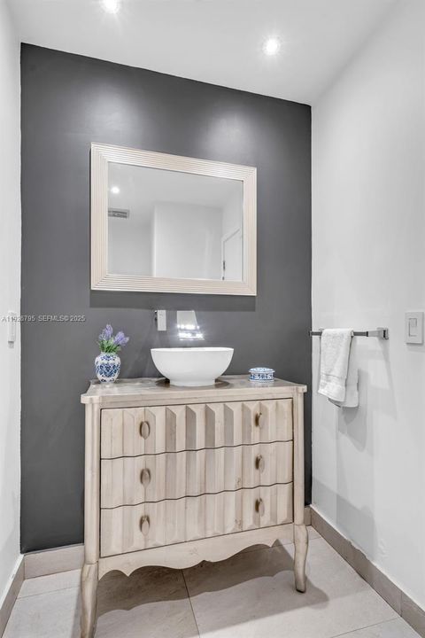 For Sale: $595,000 (4 beds, 2 baths, 1712 Square Feet)