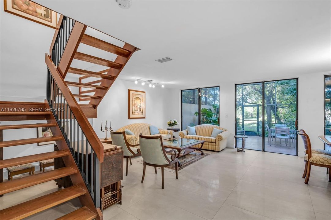 For Sale: $595,000 (4 beds, 2 baths, 1712 Square Feet)