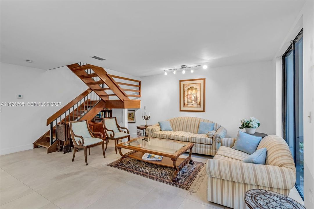 For Sale: $595,000 (4 beds, 2 baths, 1712 Square Feet)