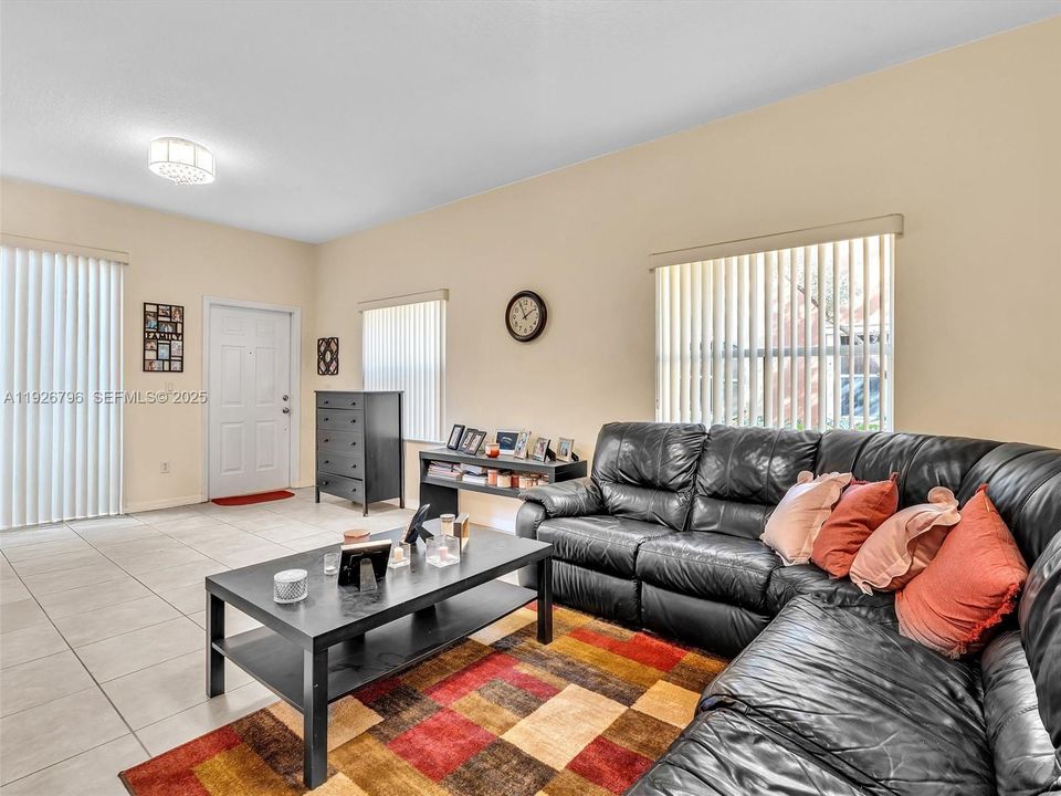 En Venta: $395,000 (3 camas, 2 baños, 1396 Pies cuadrados)