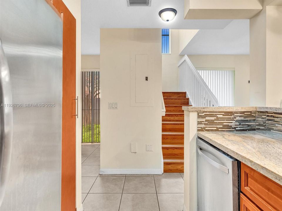 En Venta: $395,000 (3 camas, 2 baños, 1396 Pies cuadrados)