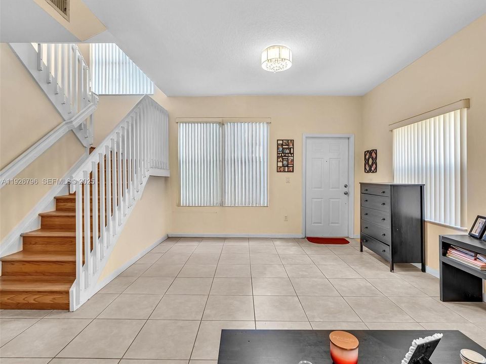 En Venta: $395,000 (3 camas, 2 baños, 1396 Pies cuadrados)