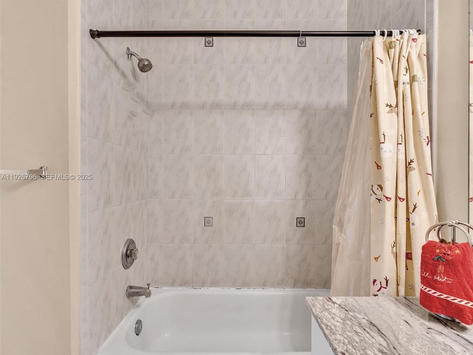 En Venta: $395,000 (3 camas, 2 baños, 1396 Pies cuadrados)