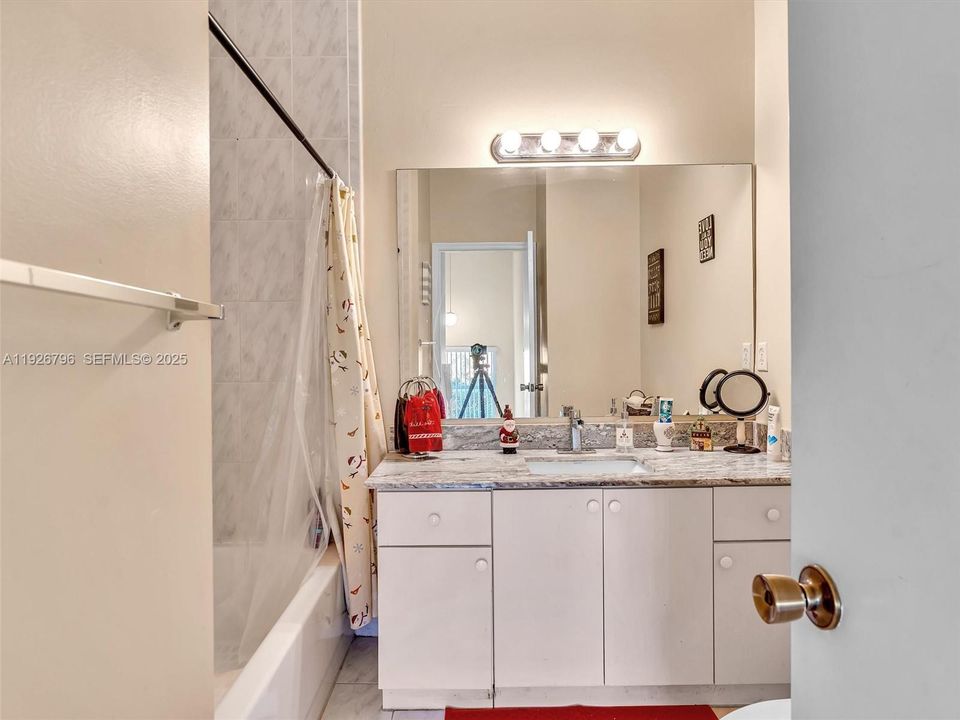 En Venta: $395,000 (3 camas, 2 baños, 1396 Pies cuadrados)