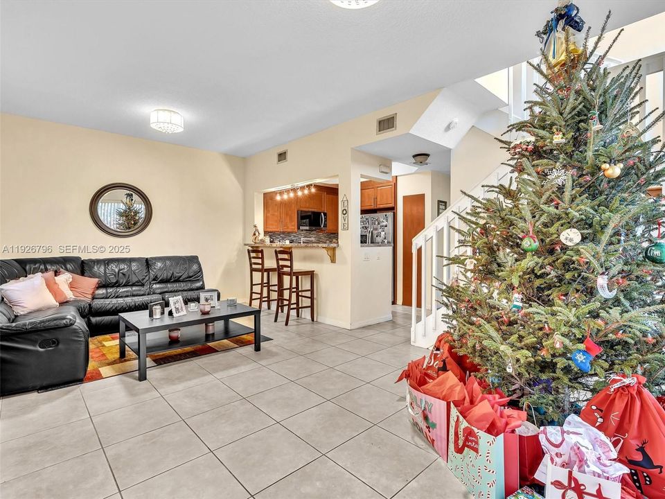 En Venta: $395,000 (3 camas, 2 baños, 1396 Pies cuadrados)