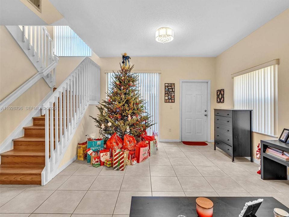 En Venta: $395,000 (3 camas, 2 baños, 1396 Pies cuadrados)