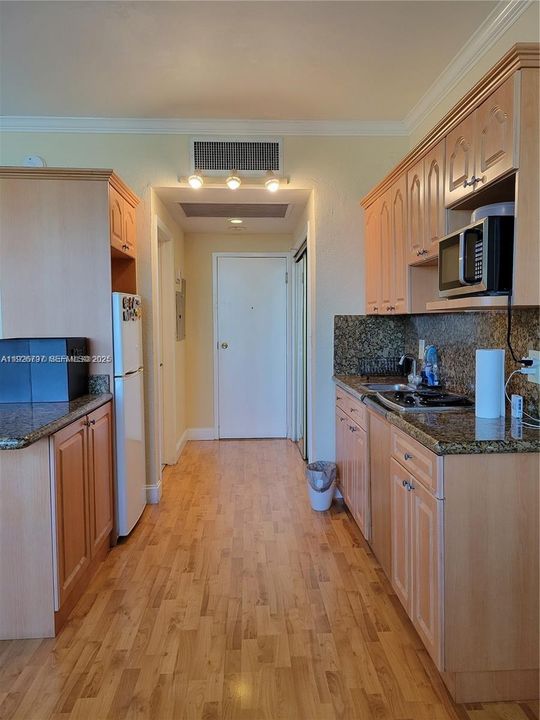 For Sale: $215,000 (0 beds, 1 baths, 420 Square Feet)