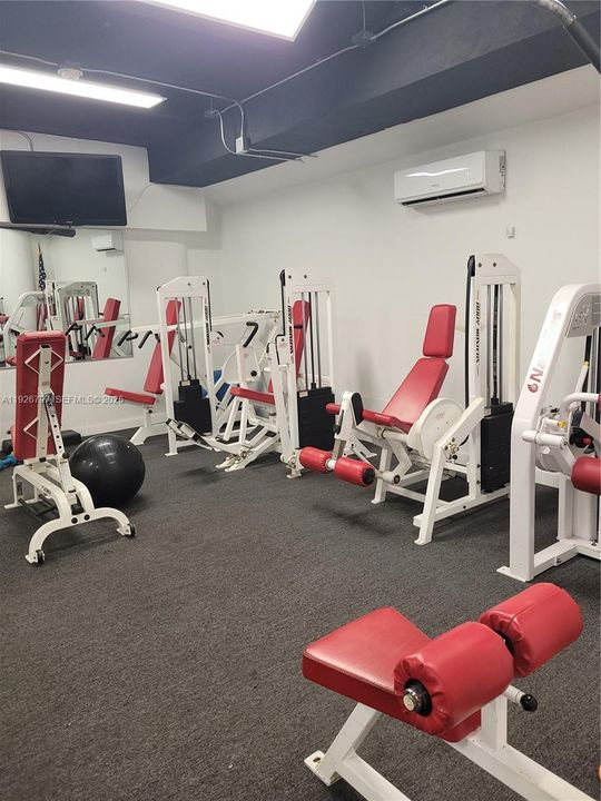 For Sale: $215,000 (0 beds, 1 baths, 420 Square Feet)