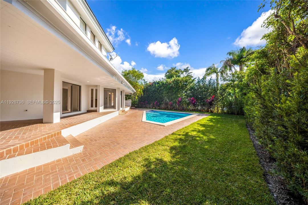 В аренду: $17,000 (4 спален, 3 ванн, 3608 Квадратных фут)