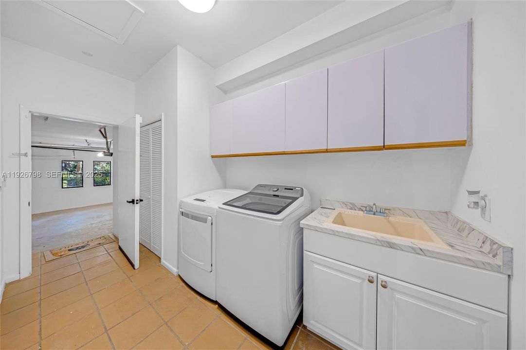 В аренду: $17,000 (4 спален, 3 ванн, 3608 Квадратных фут)