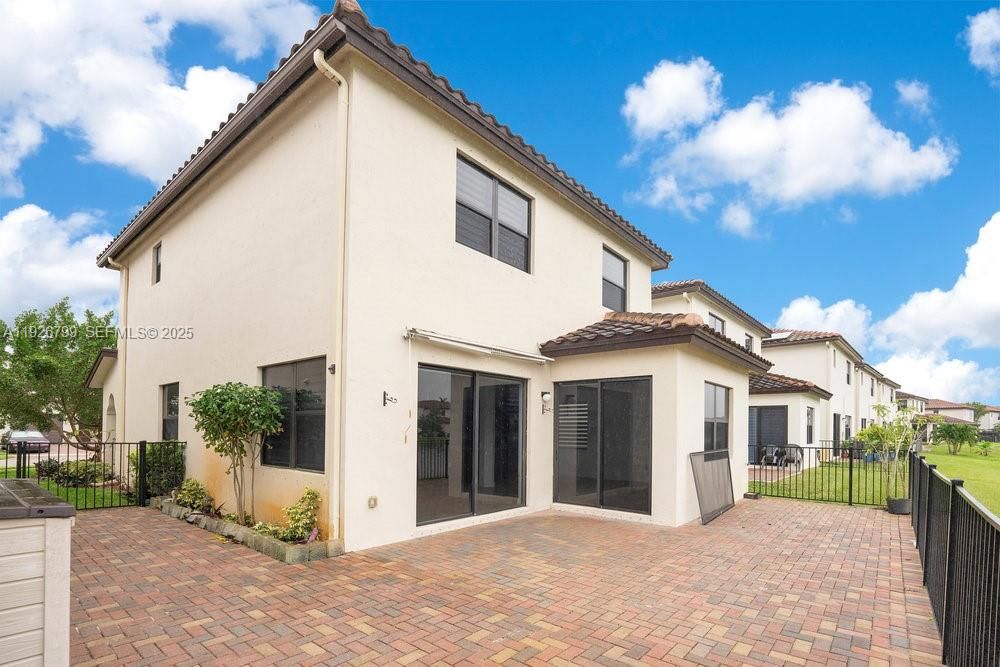 For Rent: $2,000 (3 beds, 2 baths, 0 Square Feet)