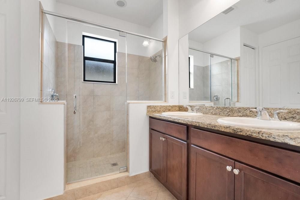 For Rent: $2,000 (3 beds, 2 baths, 0 Square Feet)