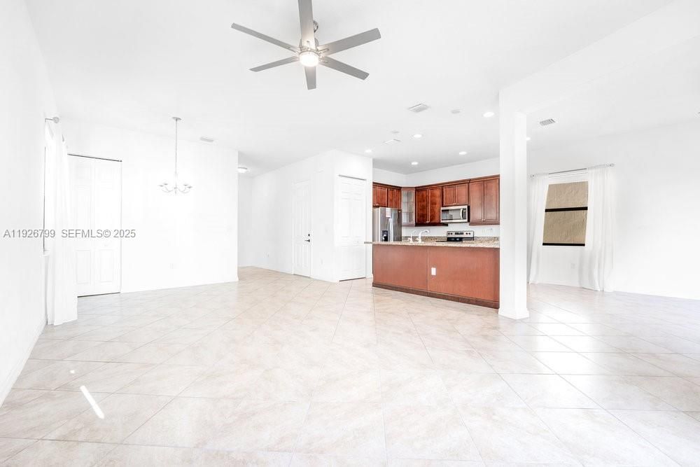 For Rent: $2,000 (3 beds, 2 baths, 0 Square Feet)