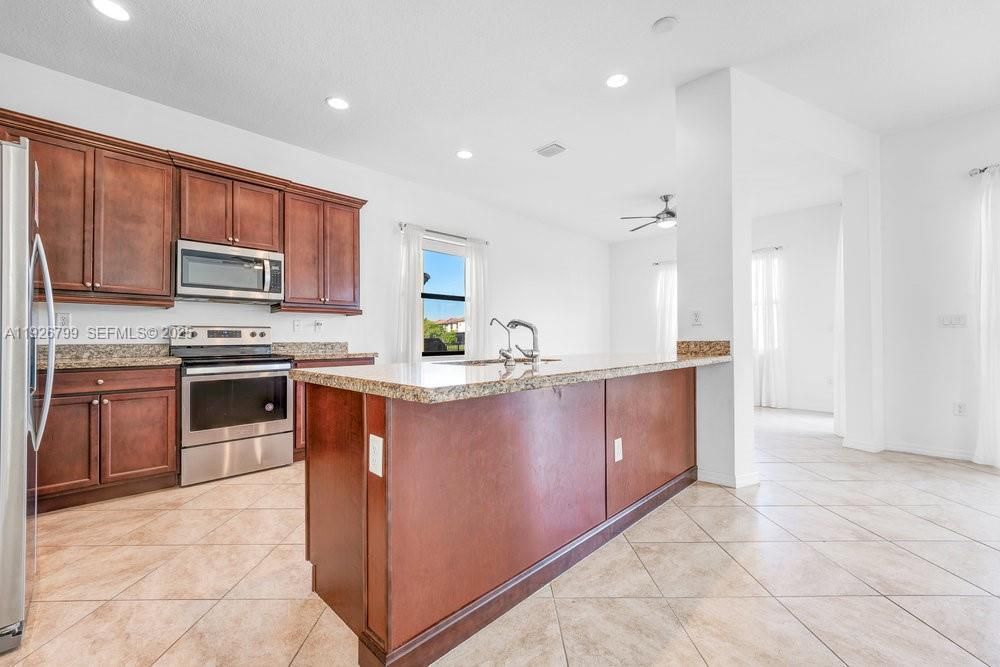 For Rent: $2,000 (3 beds, 2 baths, 0 Square Feet)