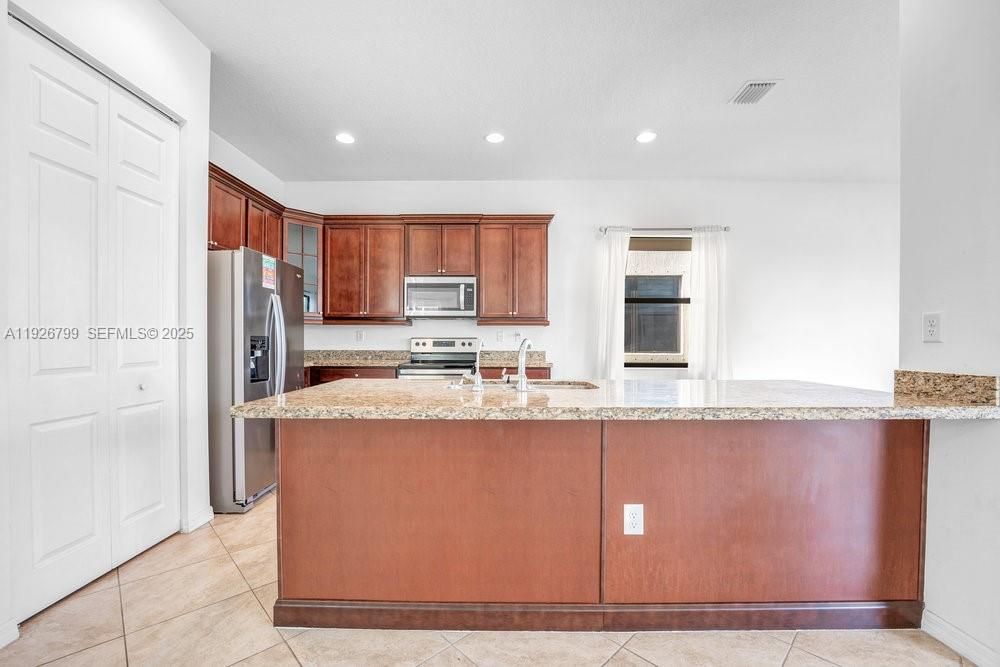 For Rent: $2,000 (3 beds, 2 baths, 0 Square Feet)