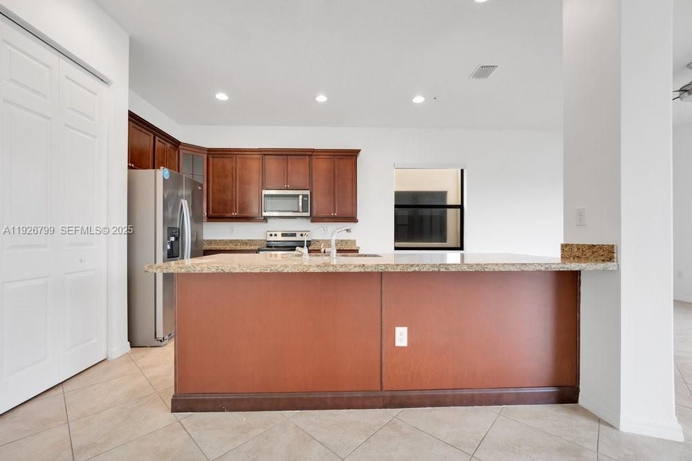 For Rent: $2,000 (3 beds, 2 baths, 0 Square Feet)