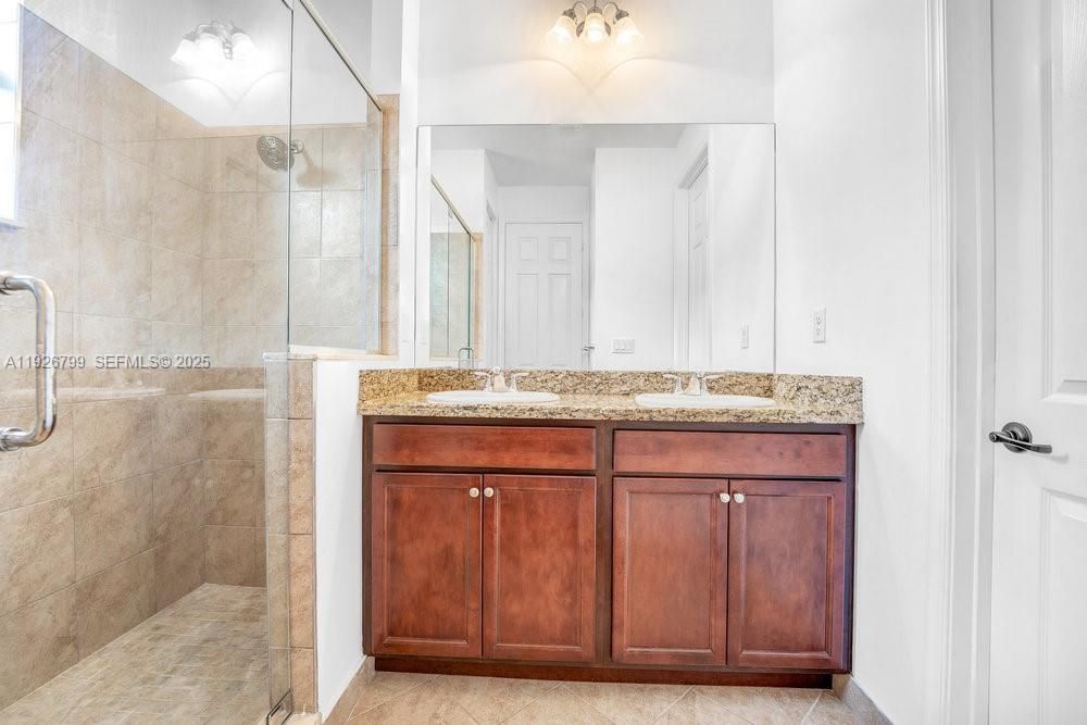 For Rent: $2,000 (3 beds, 2 baths, 0 Square Feet)