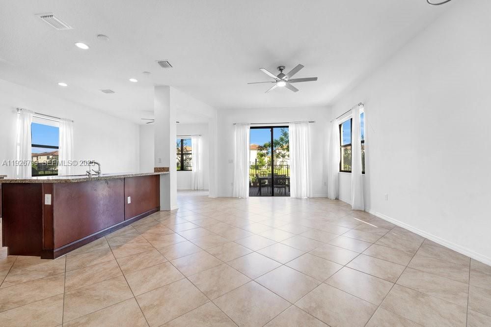 For Rent: $2,000 (3 beds, 2 baths, 0 Square Feet)