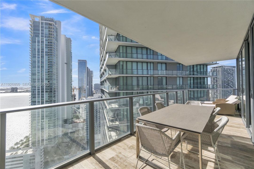 For Sale: $1,820,000 (4 beds, 4 baths, 1872 Square Feet)