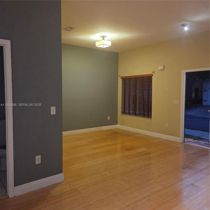 En Renta: $2,500 (3 camas, 2 baños, 1860 Pies cuadrados)