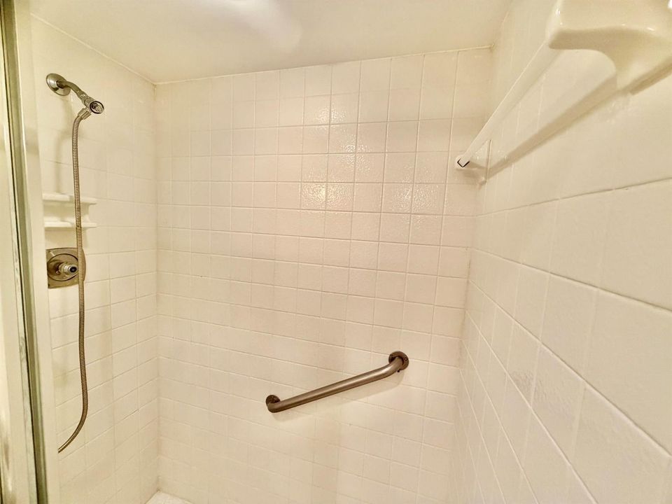 GUEST SHOWER