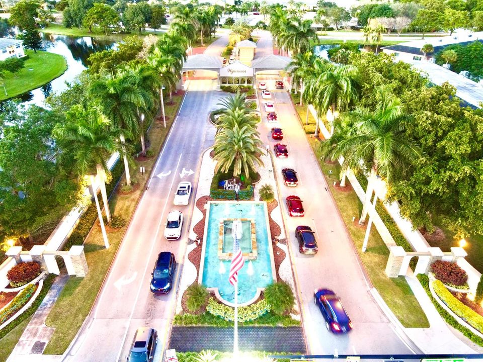 99 WYNMOOR MAIN GATE ENTRANCE OFF COCONU