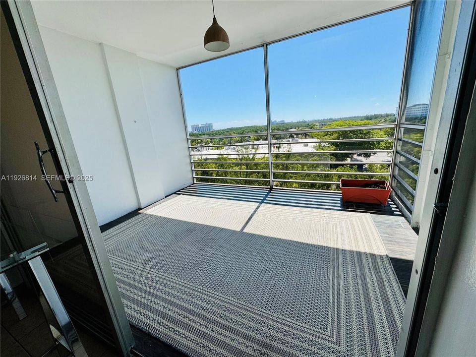 (LARGE ENCLOSED BALCONY/PATIO)