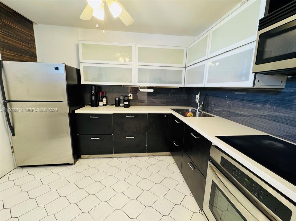 待售: $250,000 (2 贝兹, 2 浴室, 1025 平方英尺)