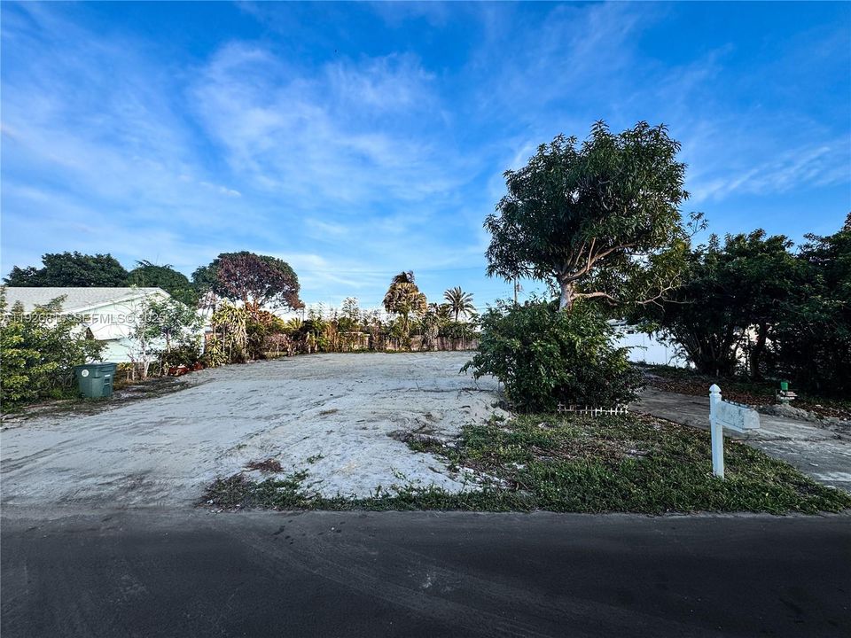 For Sale: $287,500 (0.18 acres)