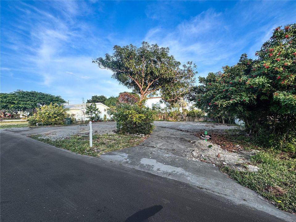 For Sale: $287,500 (0.18 acres)