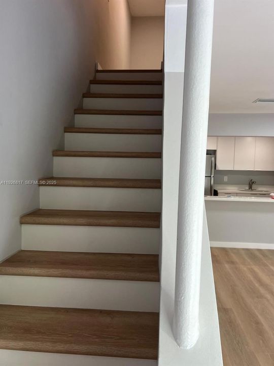 出租: $2,000 (1 贝兹, 1 浴室, 9916 平方英尺)