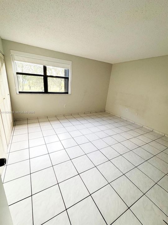 В аренду: $2,200 (2 спален, 1 ванн, 981 Квадратных фут)